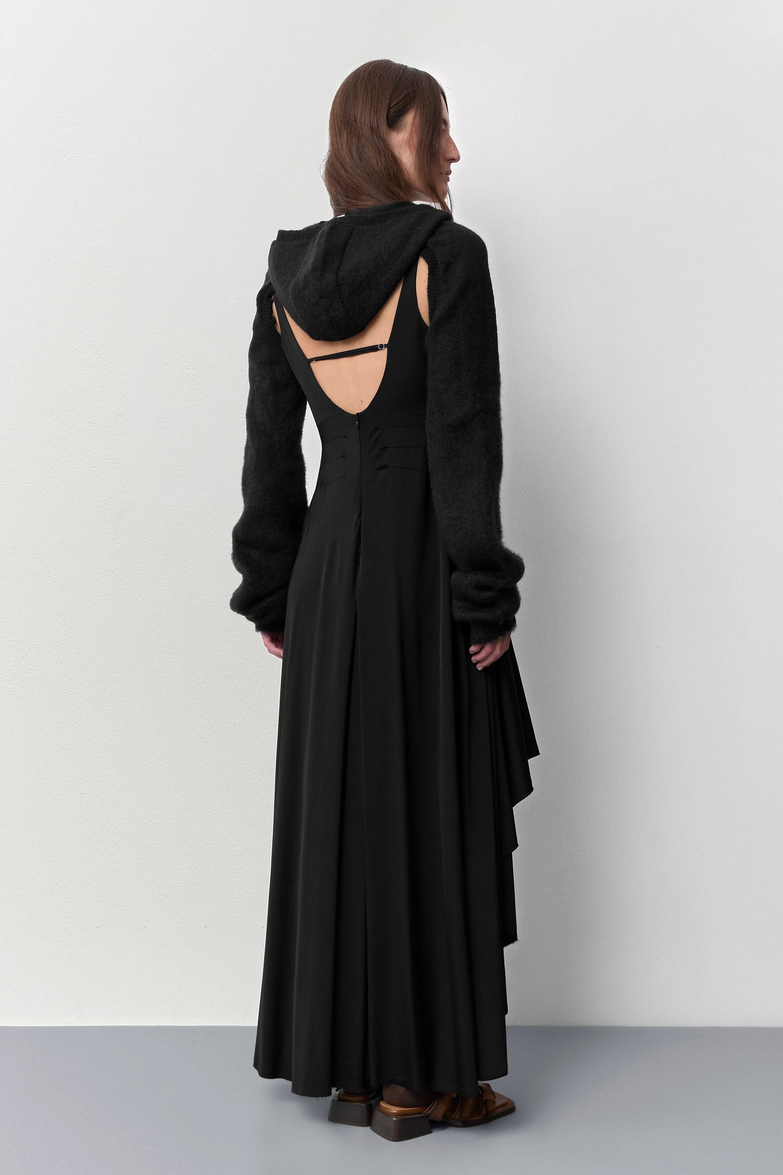 Nivi Hooded Black Sleeves | Miista | Designed & Handmade in Europe