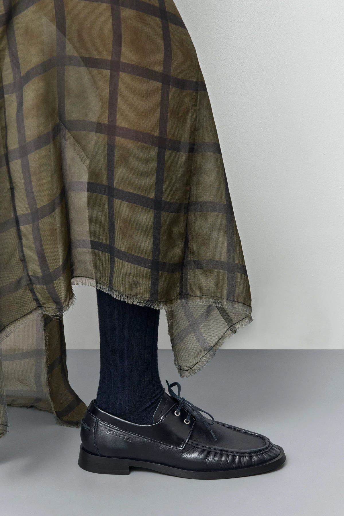 Edelira Navy Black Bicolor Derby Loafers | Miista | Designed & Handmade in Europe